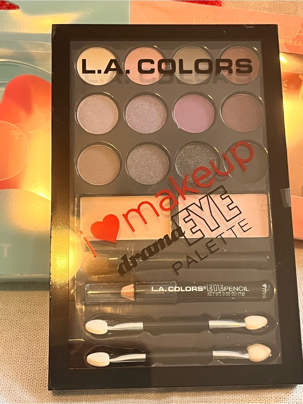 L.A. Colors Purple Eyeshadow Palette - Bold Eye Makeup Bundle - Picture 2 of 7